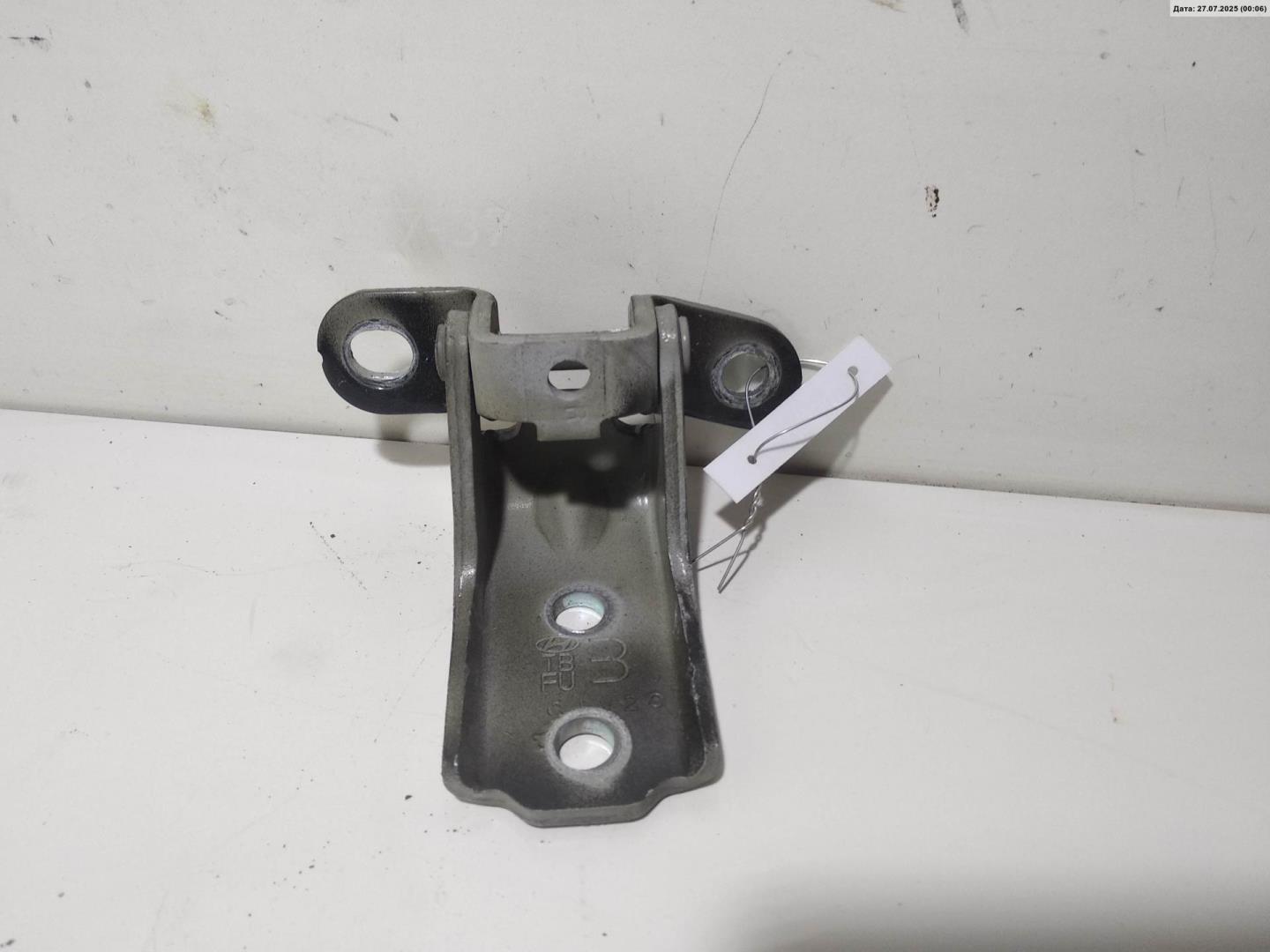 Петля двери