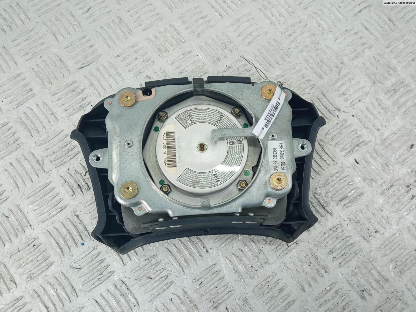 Подушка безопасности в рулевое колесо