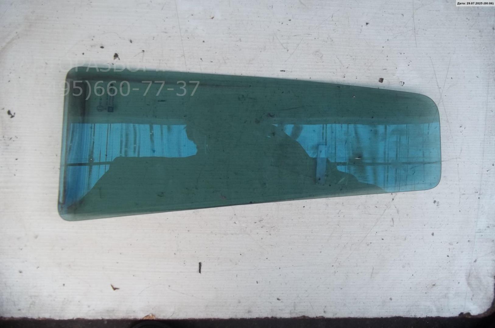 Стекло двери задней левой (форточка)