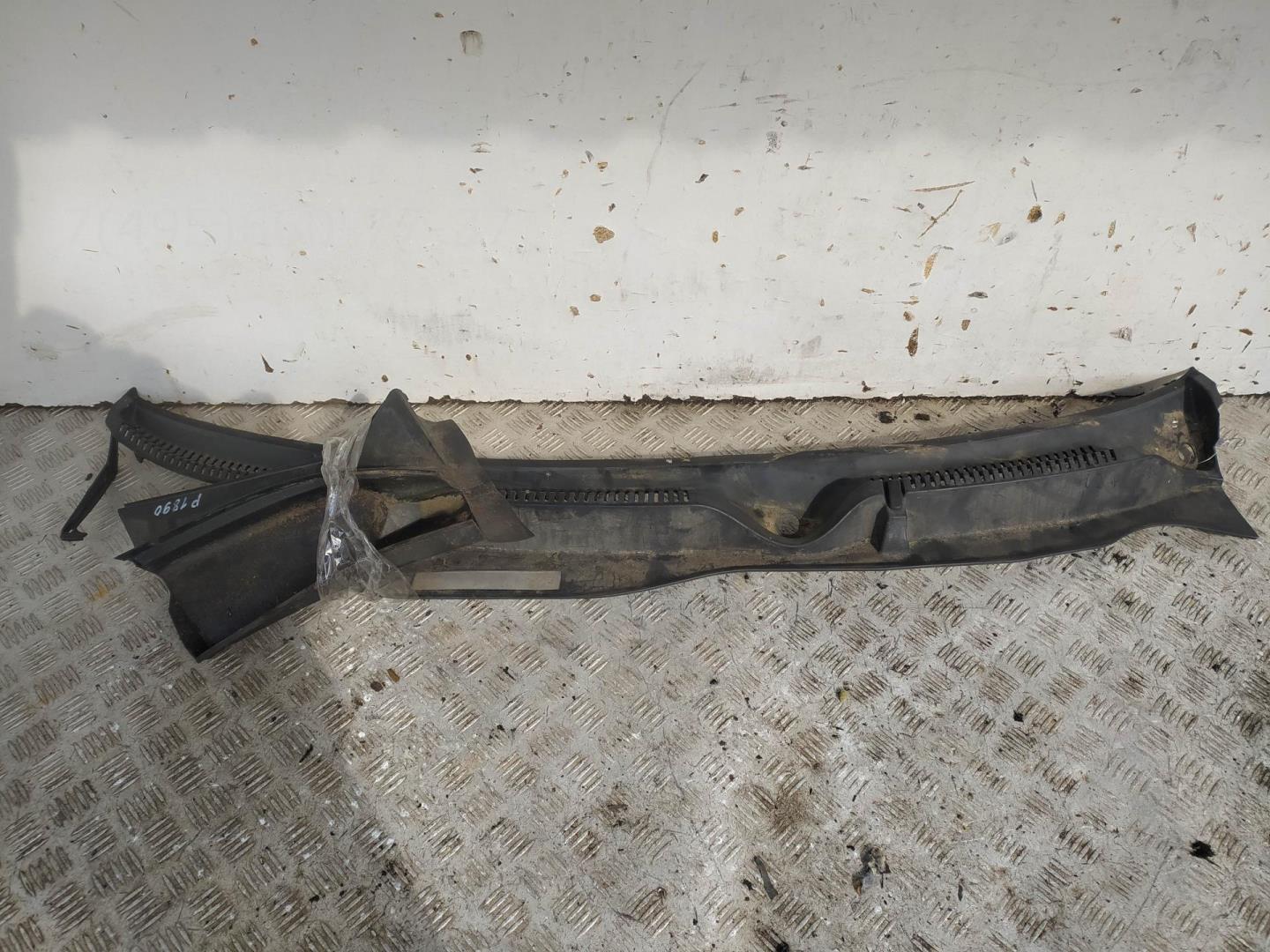 Решетка стеклоочистителей (Жабо)