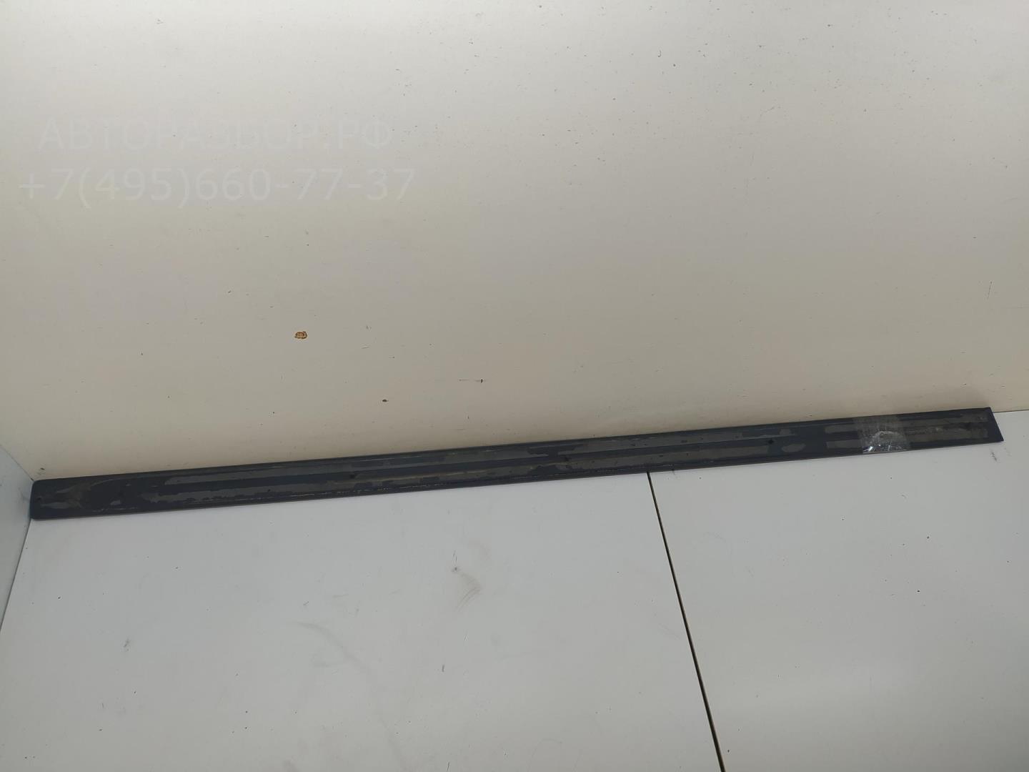 Накладка двери передней правой