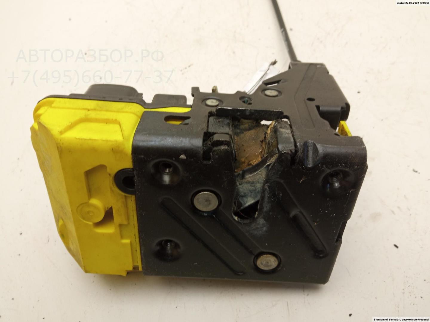 Замок двери передней левой