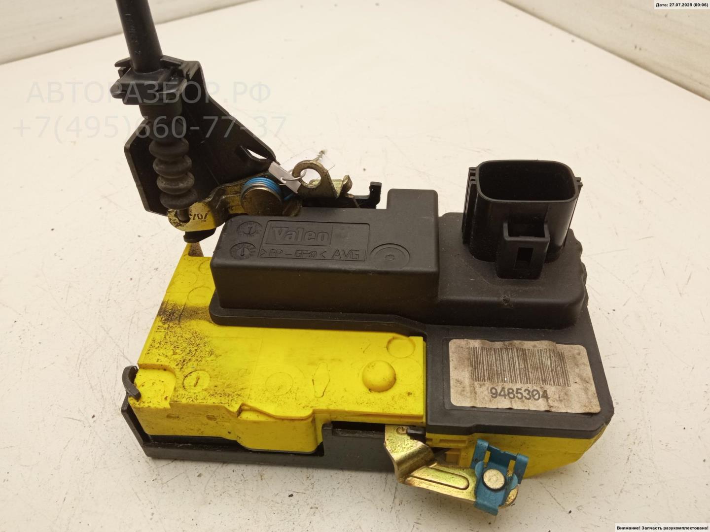 Замок двери передней левой