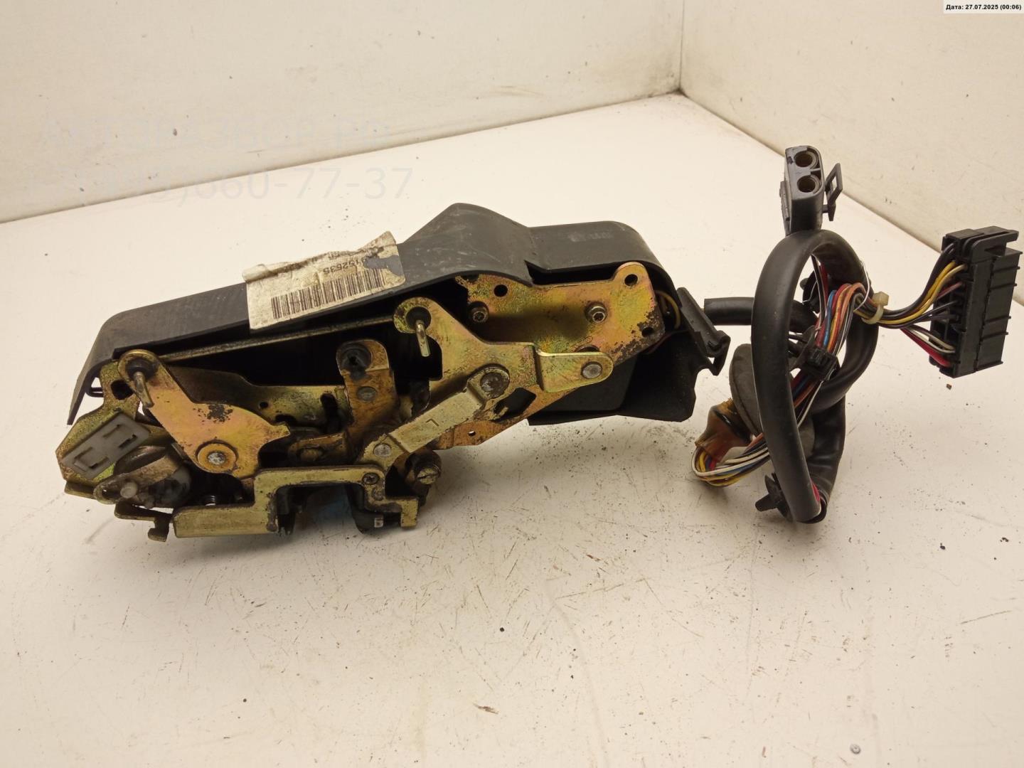 Замок двери передней левой