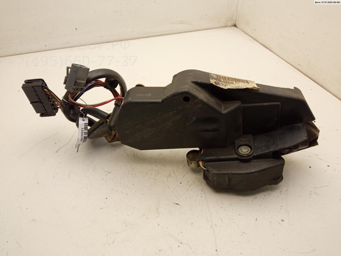 Замок двери передней левой