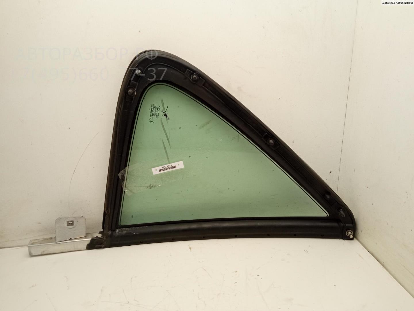 Стекло двери задней левой (форточка)
