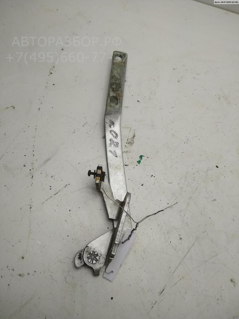 Петля капота левая