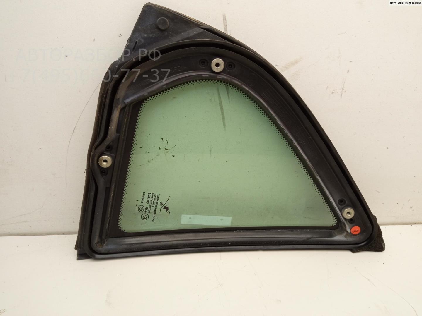 Стекло двери задней левой (форточка)