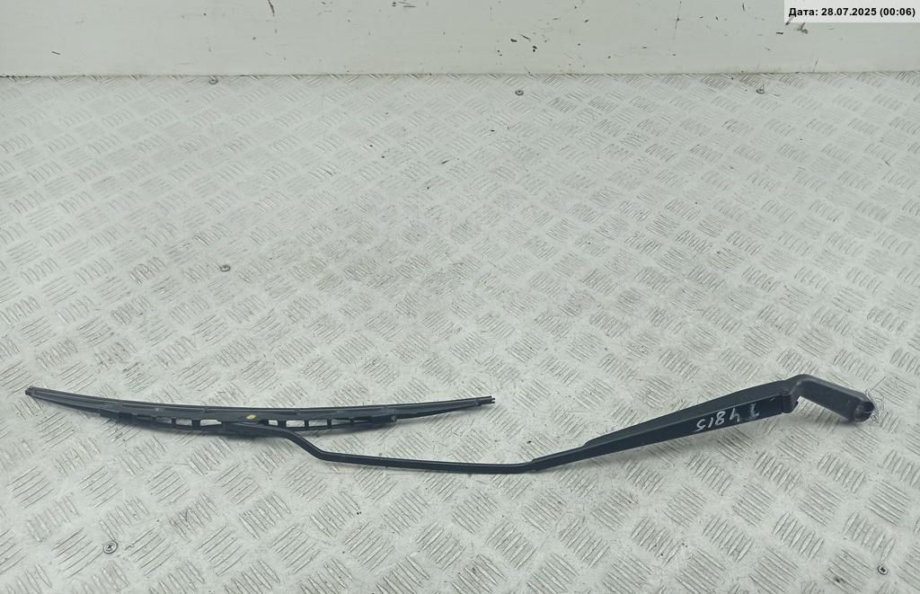 Поводок стеклоочистителя передний правый