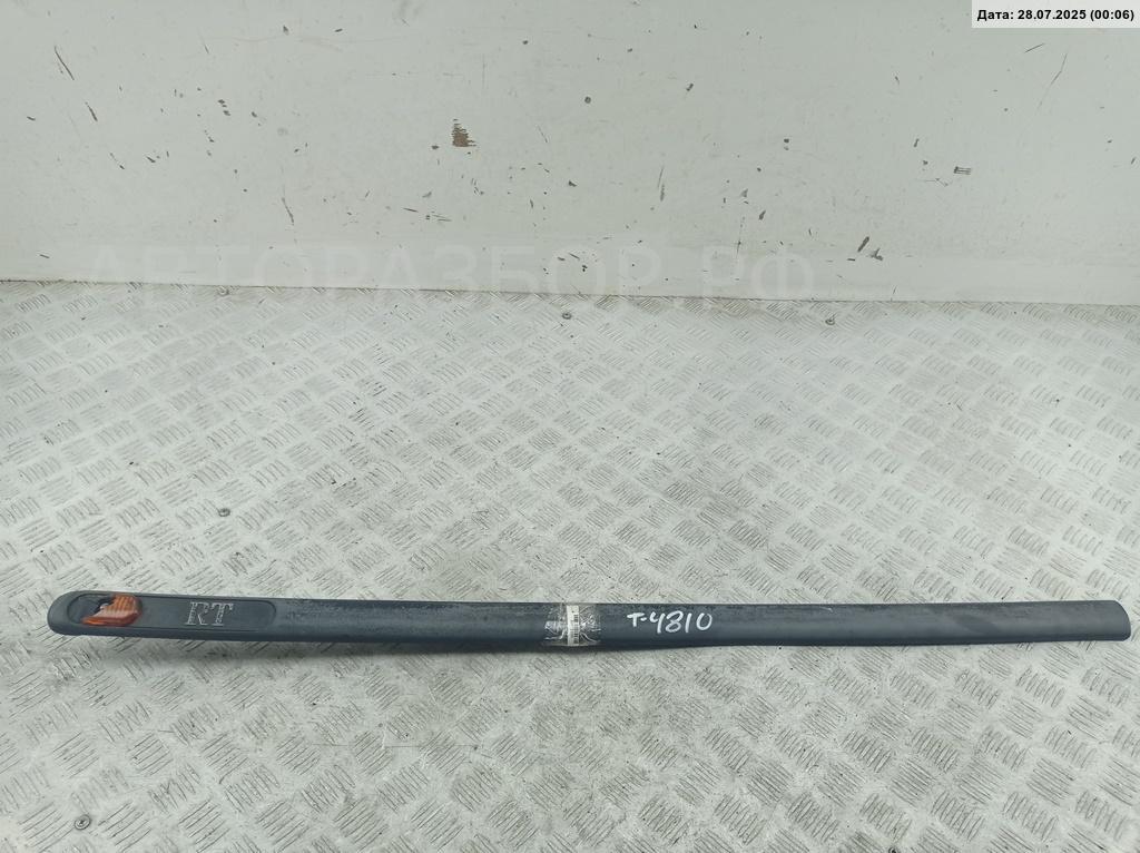 Молдинг двери передней левой