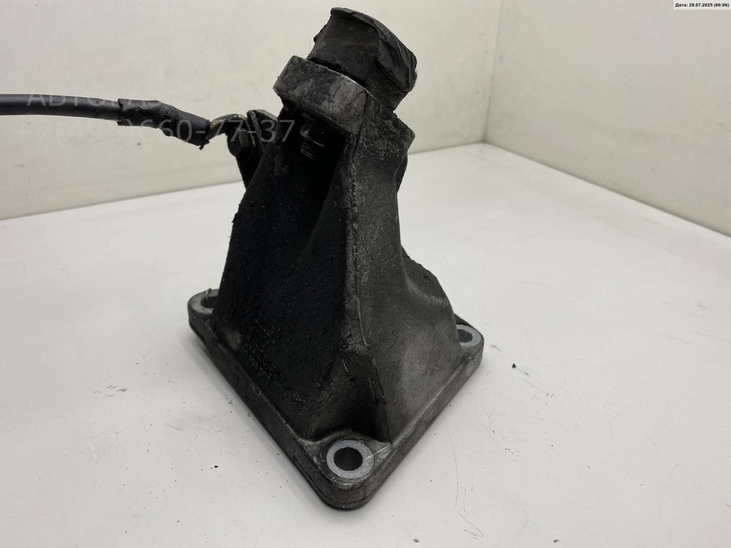 Кронштейн двигателя правый