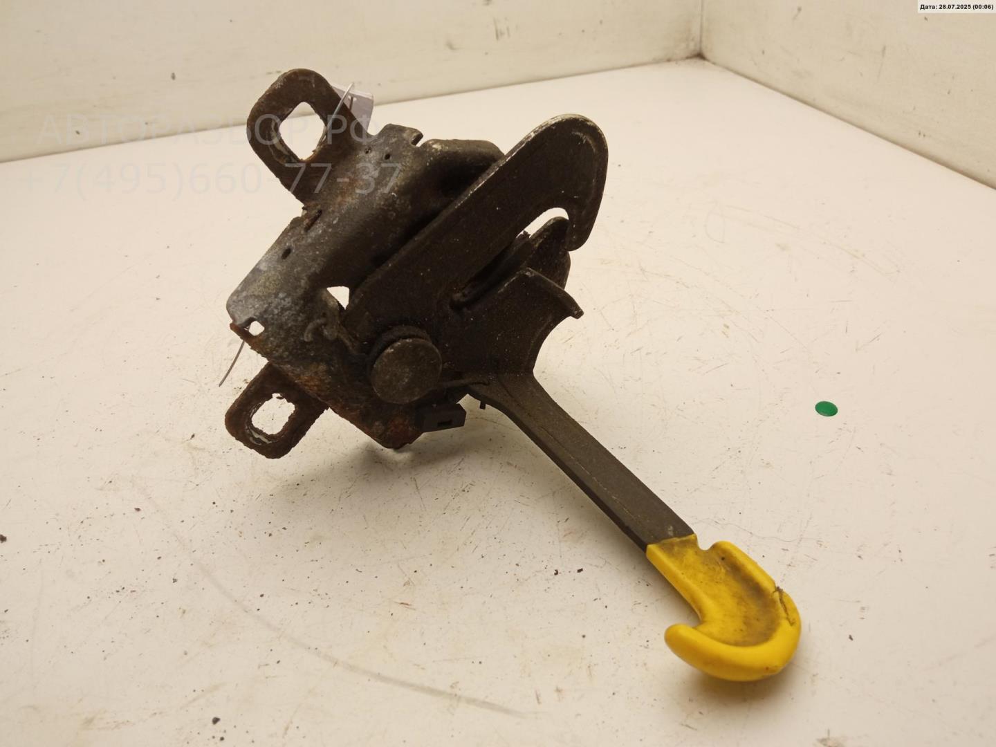 Замок капота