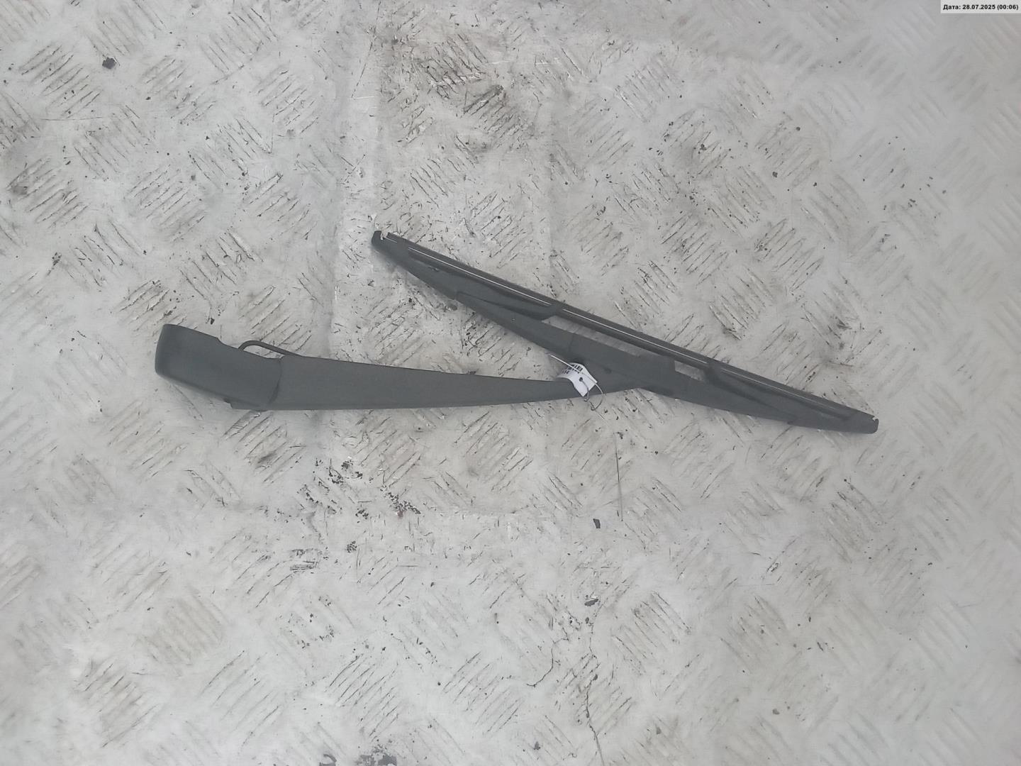 Поводок стеклоочистителя заднего