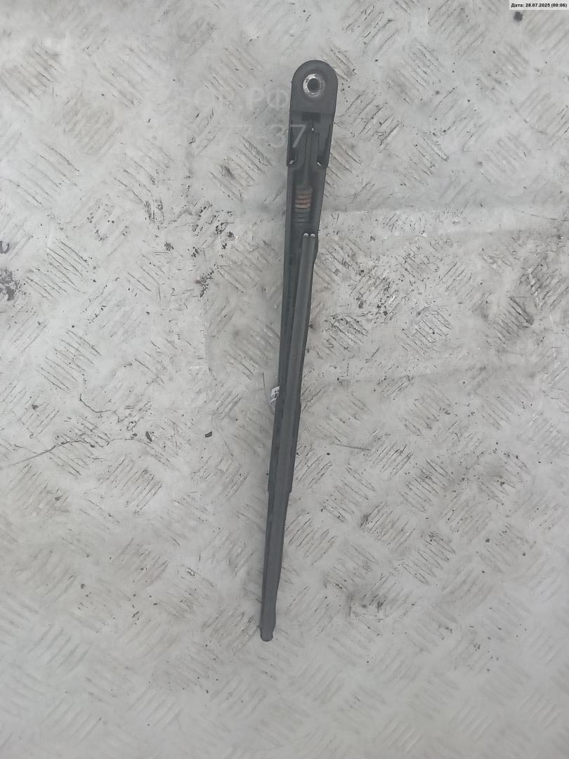 Поводок стеклоочистителя заднего