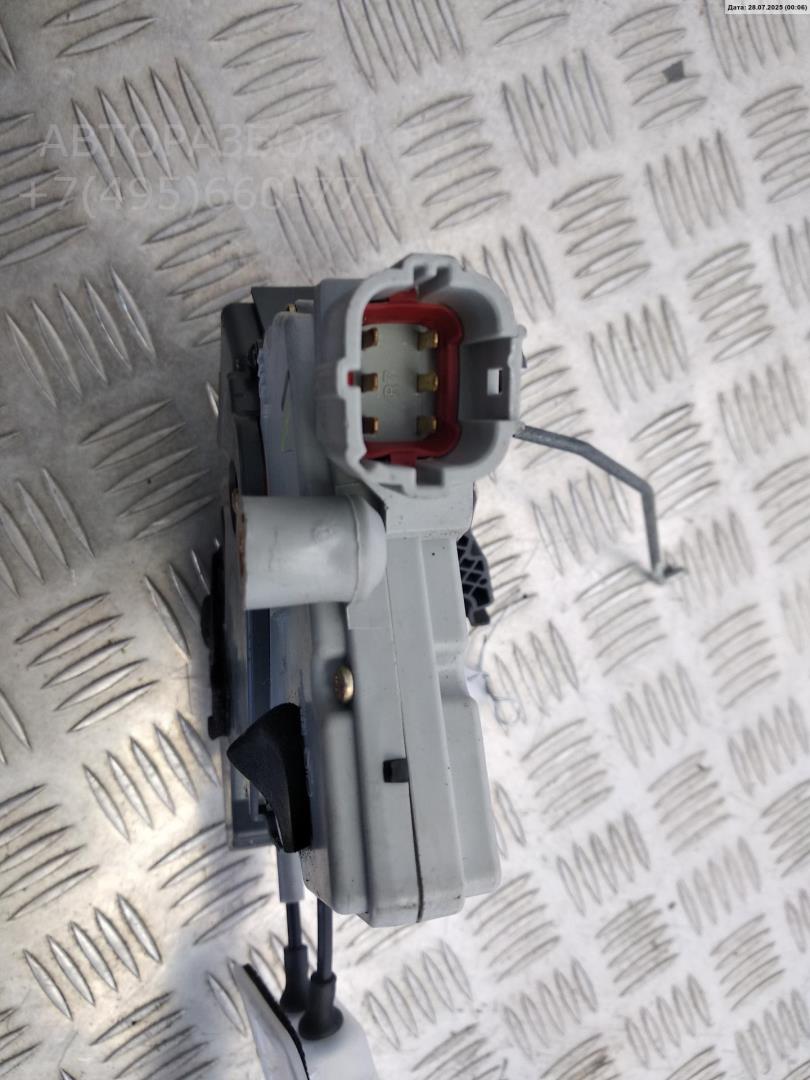 Замок двери передней правой