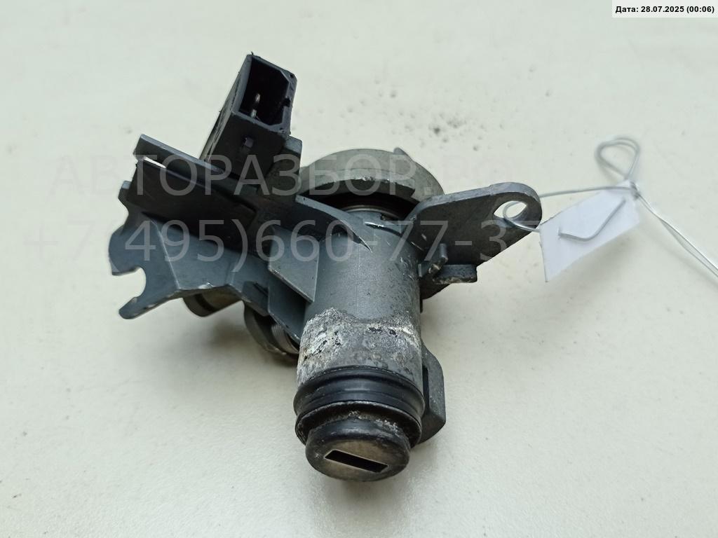 Вставка замка багажника