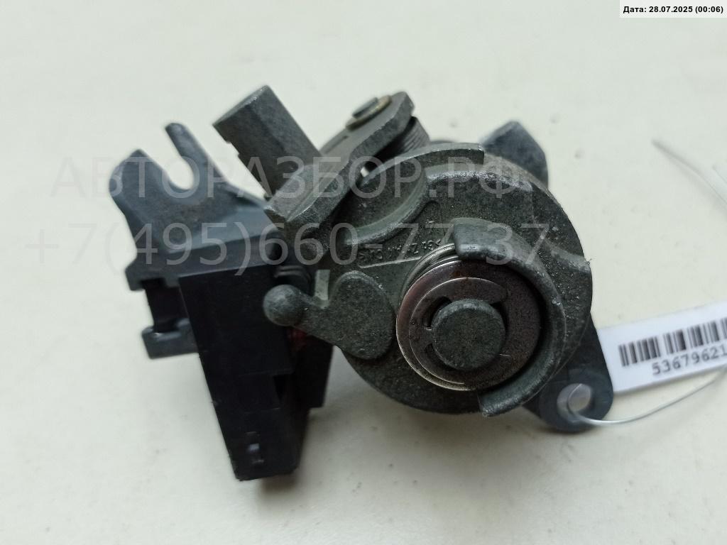 Вставка замка багажника