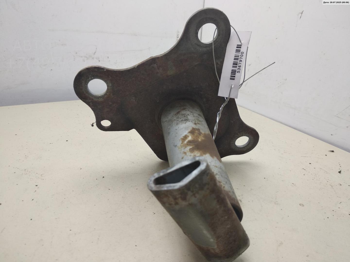 Кронштейн переднего бампера правый