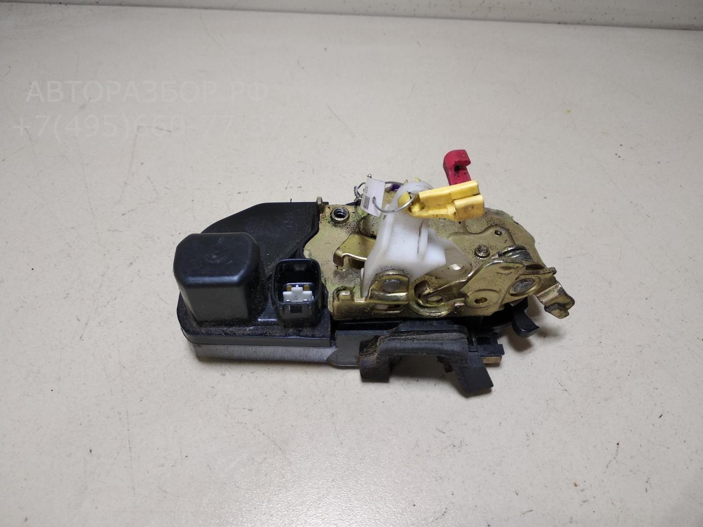 Замок двери передней левой