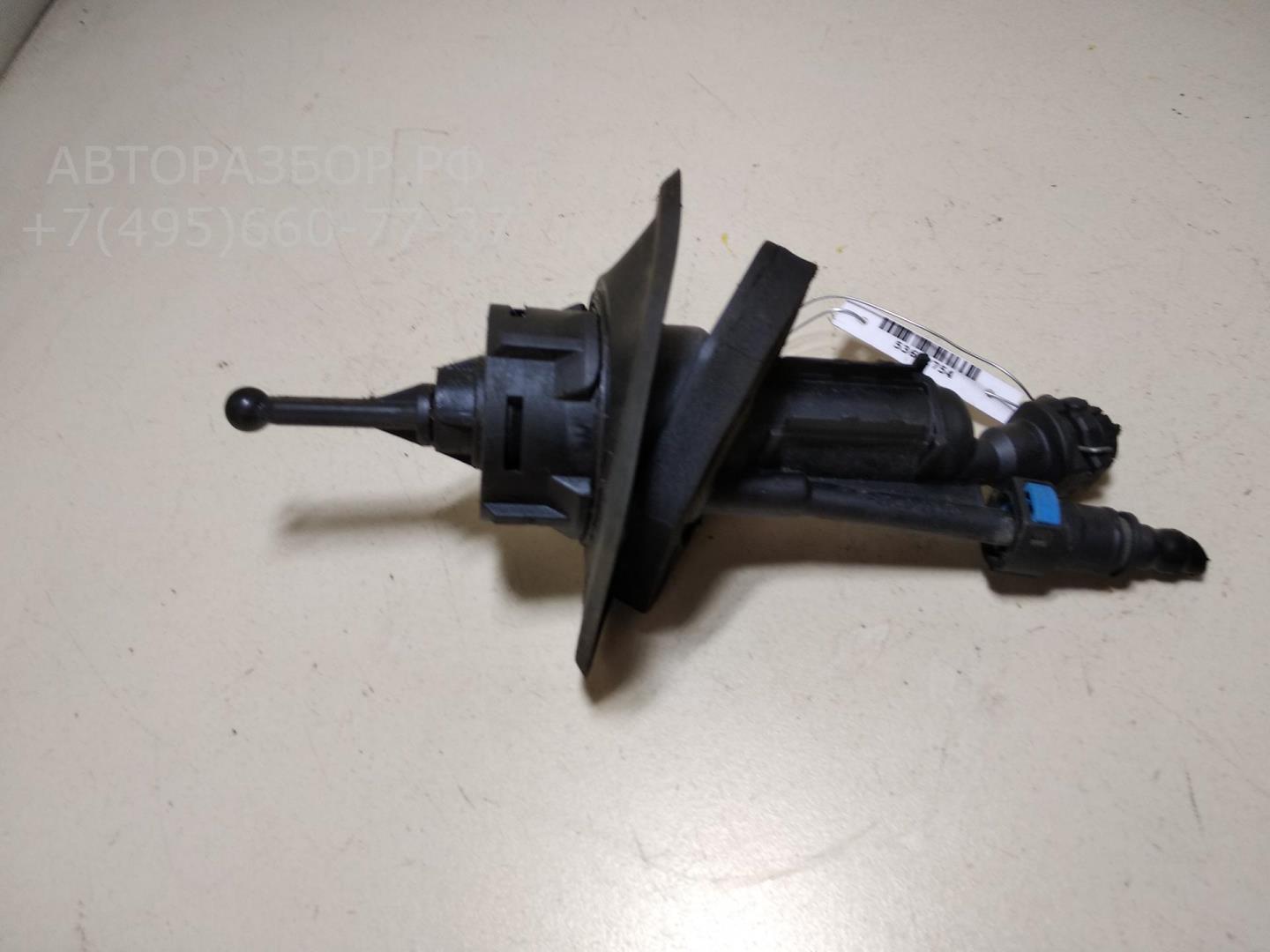 Цилиндр сцепления главный