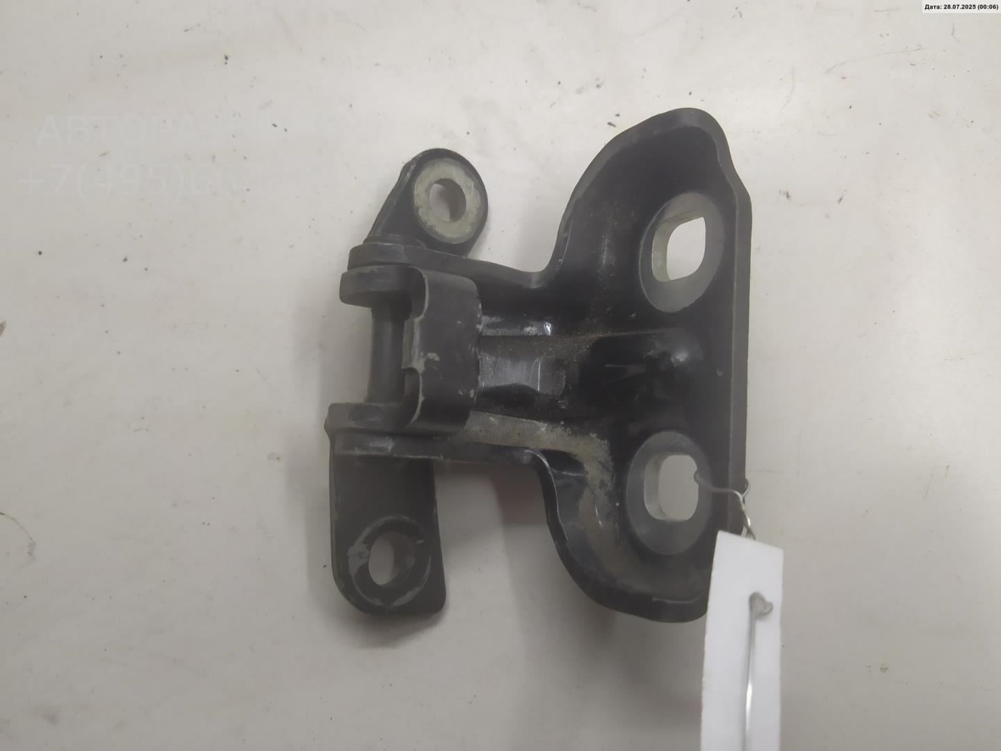 Петля двери