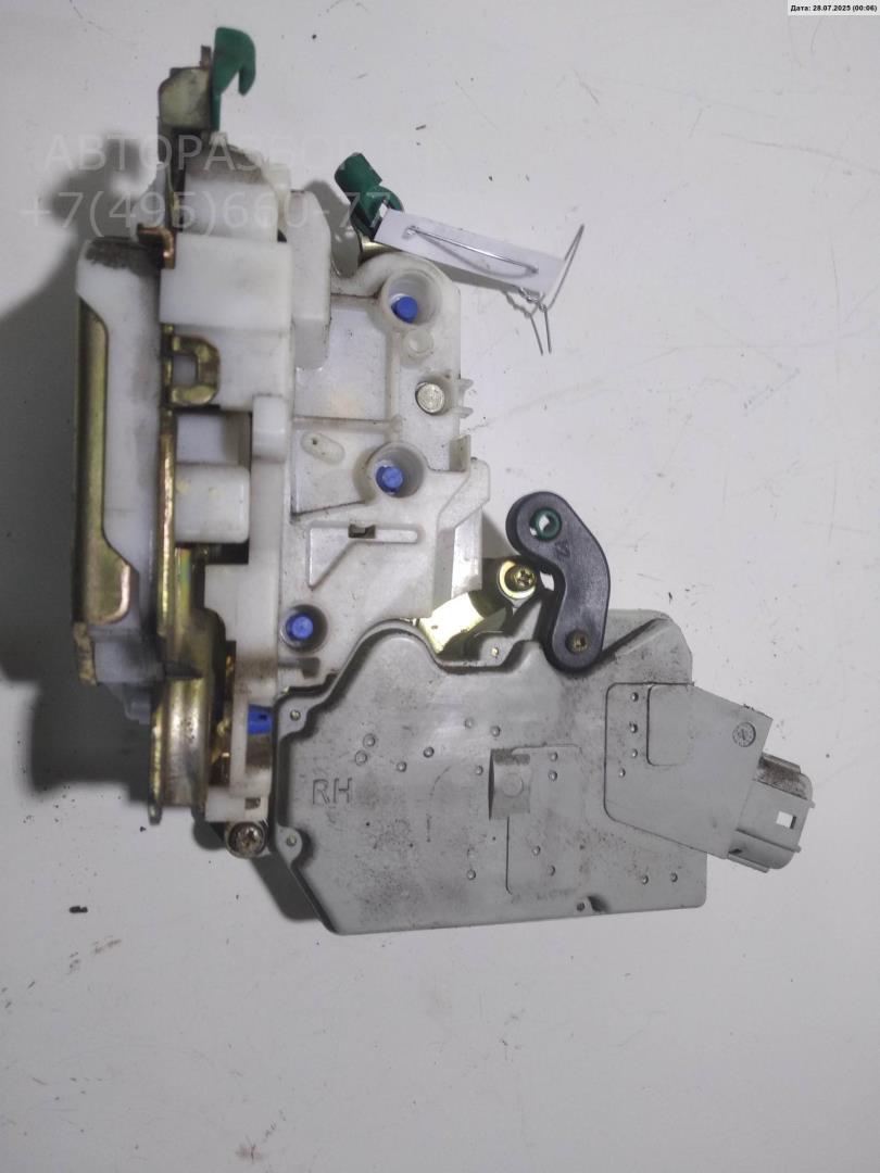 Замок двери передней правой