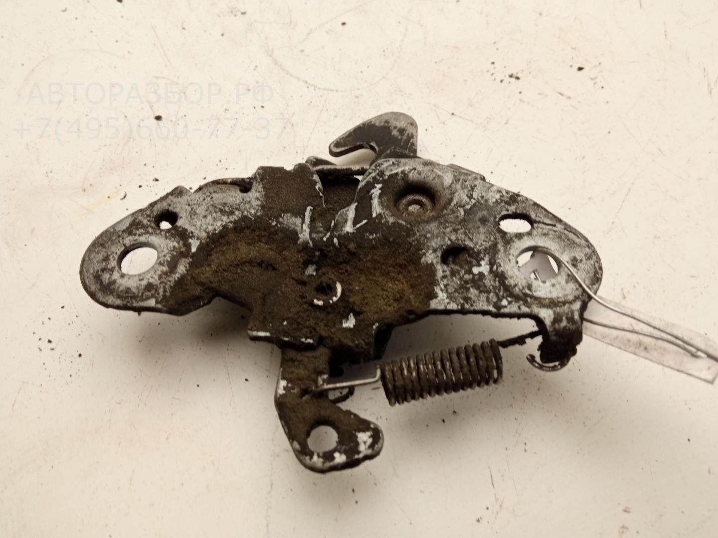 Замок капота