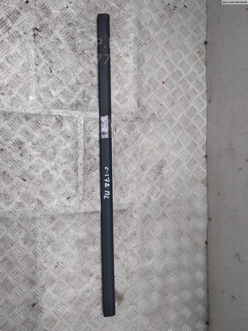 Молдинг двери передней левой