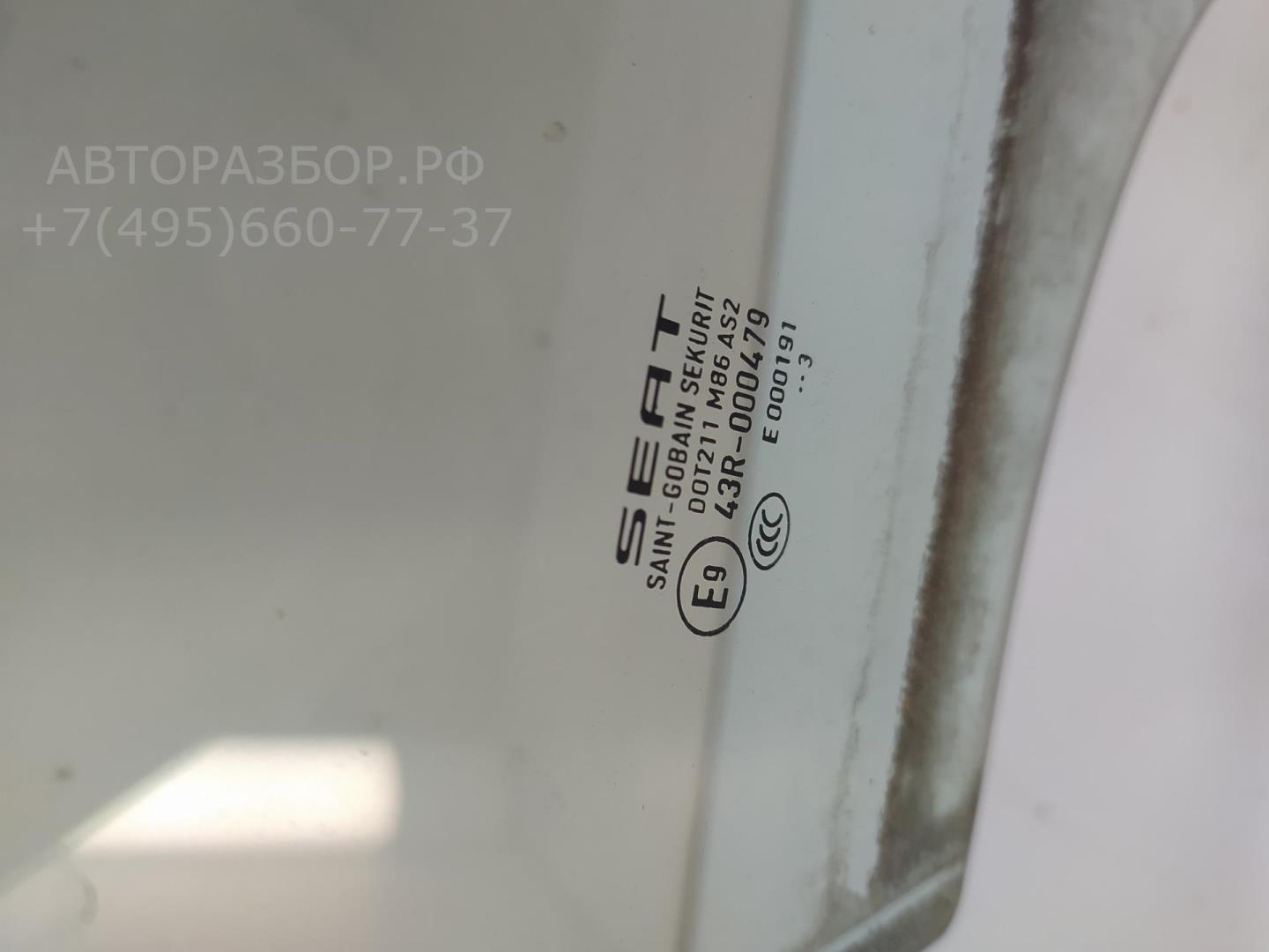 Стекло двери передней правой