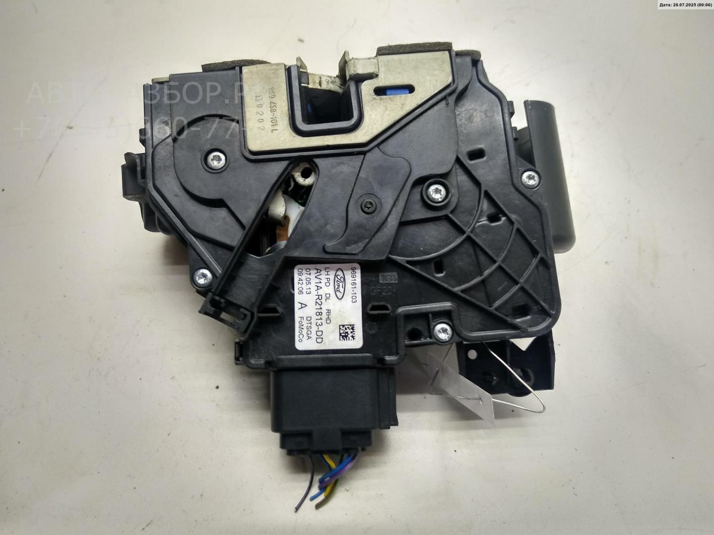 Замок двери передней левой