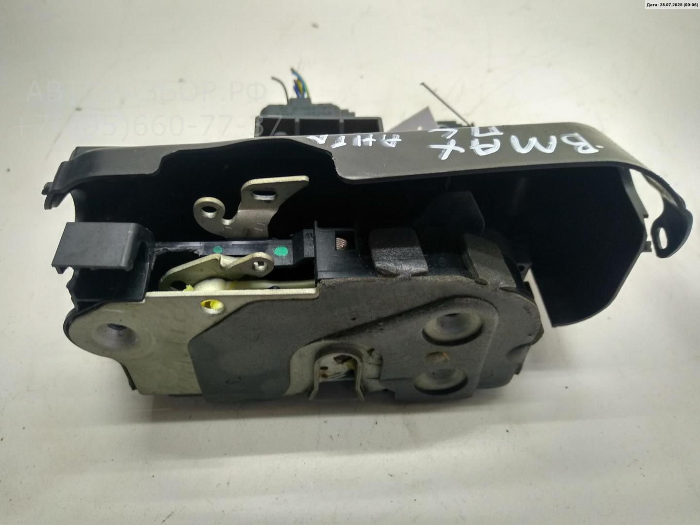 Замок двери передней левой