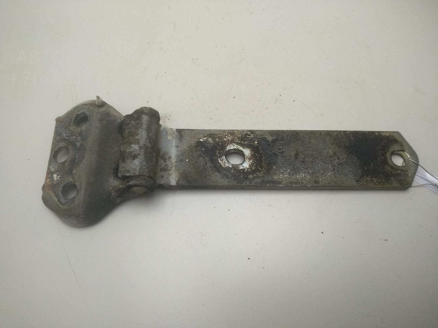 Петля крышки багажника