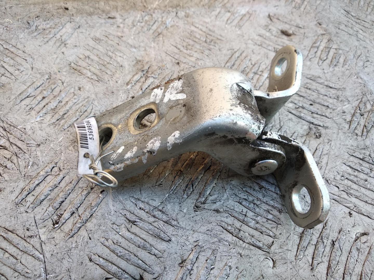 Петля двери