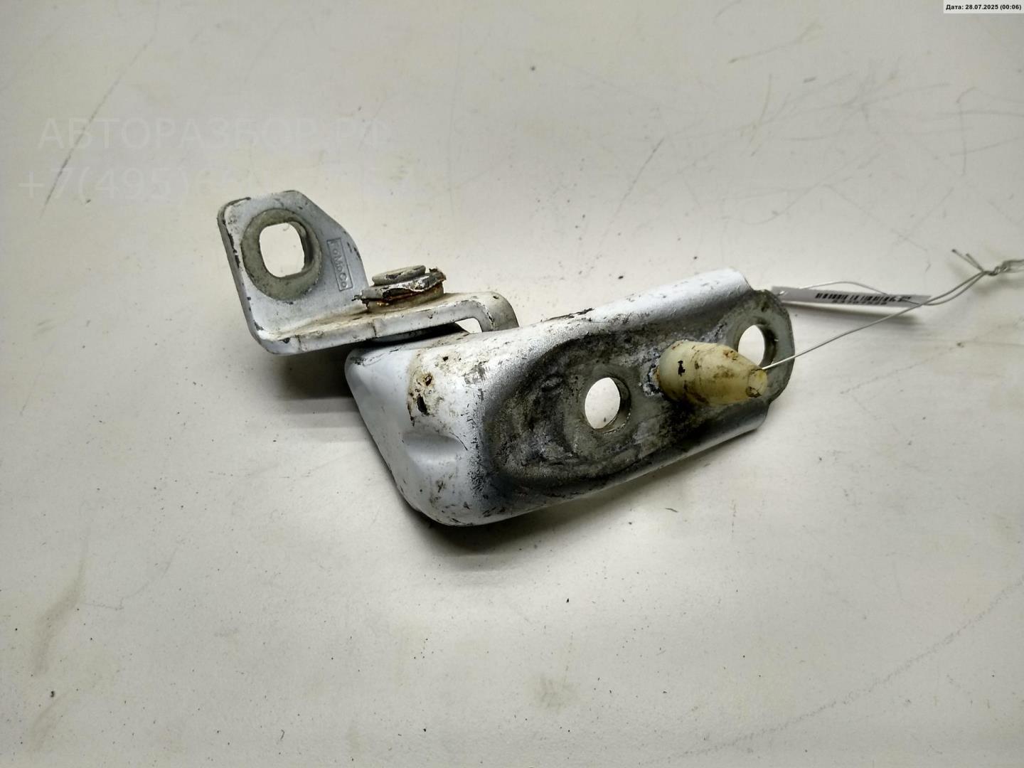 Петля двери