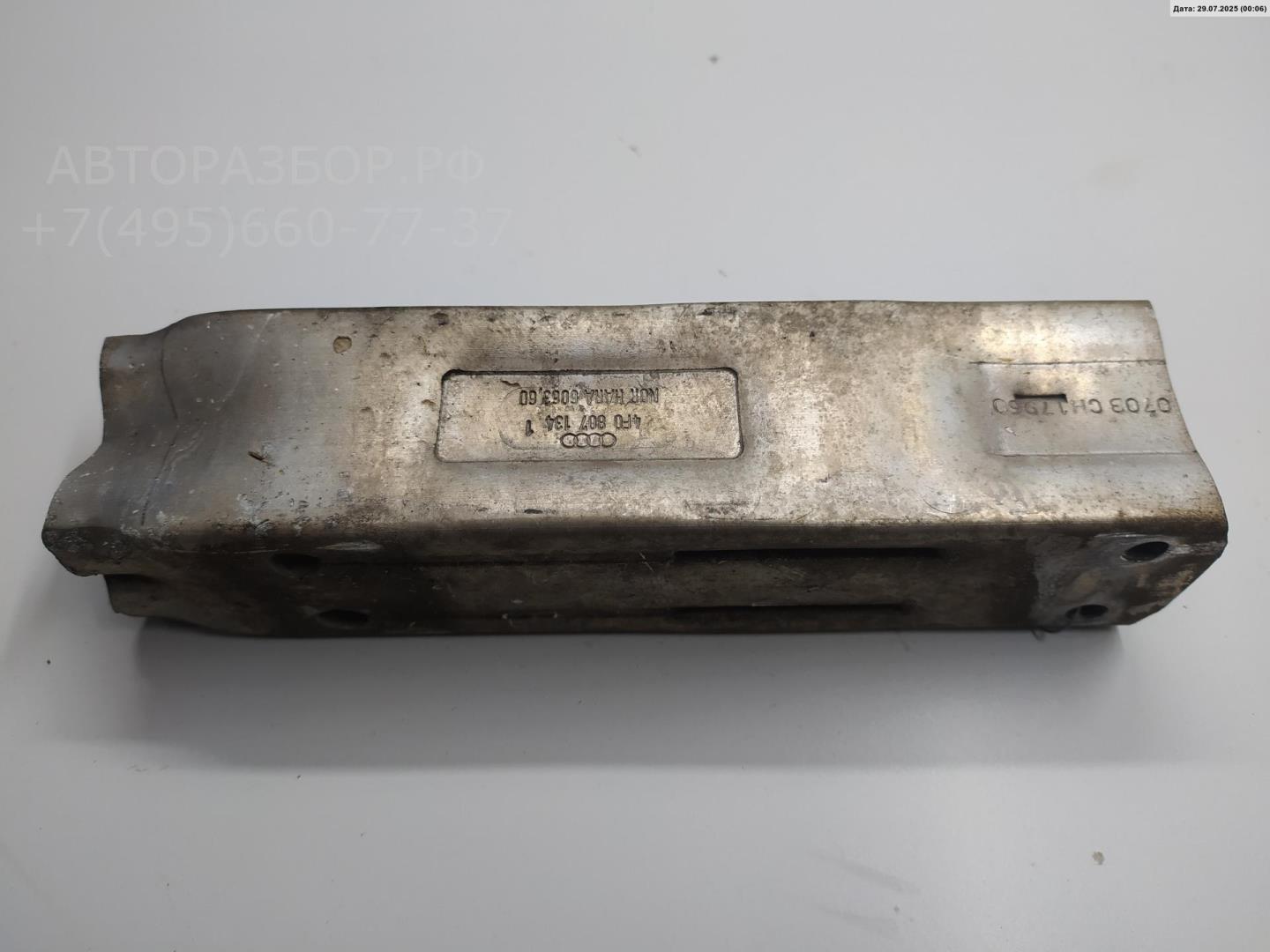 Кронштейн переднего бампера правый