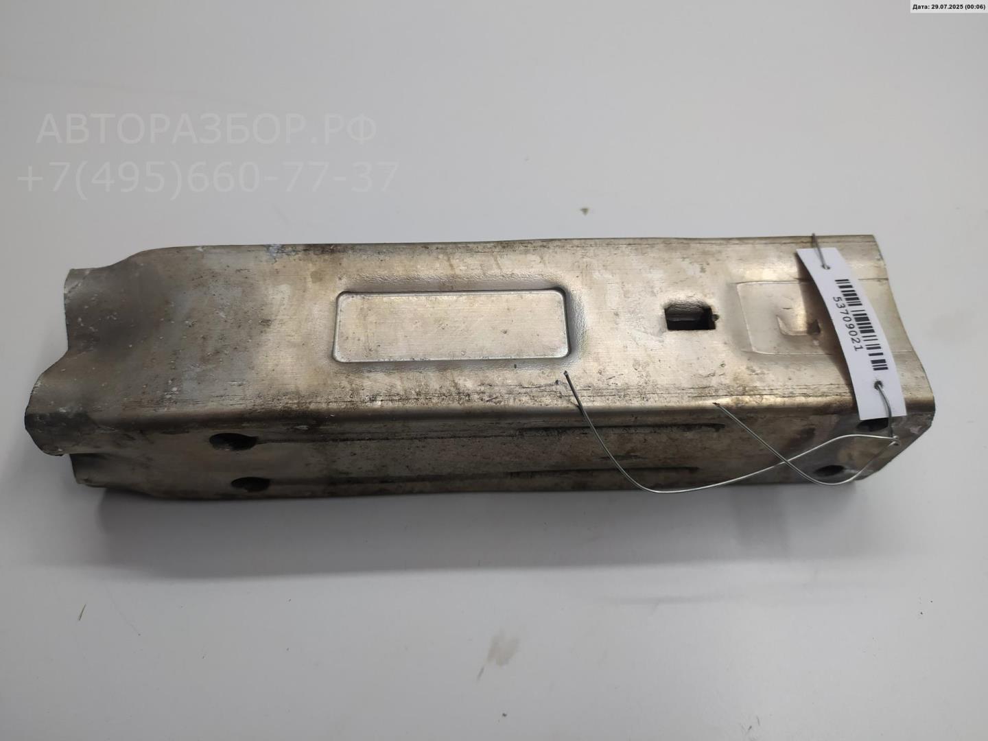 Кронштейн переднего бампера правый