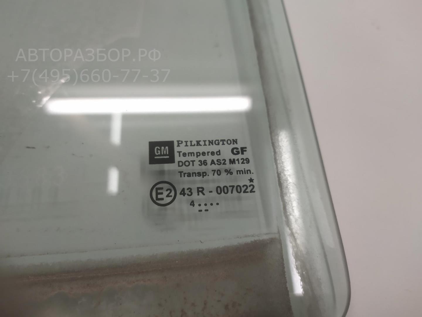 Стекло двери задней левой (форточка)