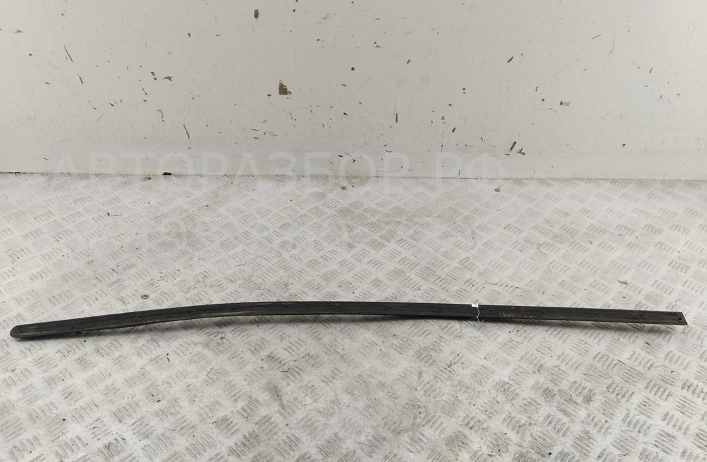 Молдинг двери передней левой