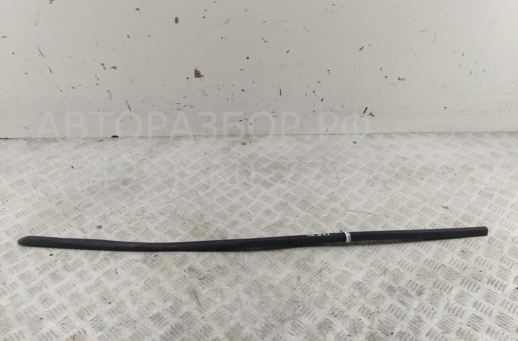 Молдинг двери передней левой