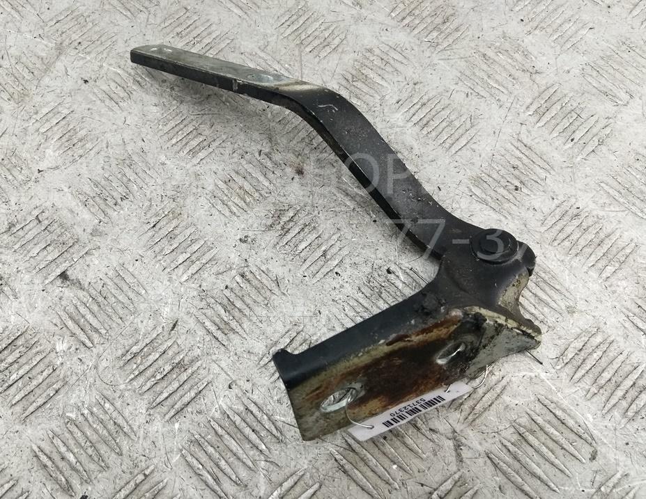 Петля капота правая