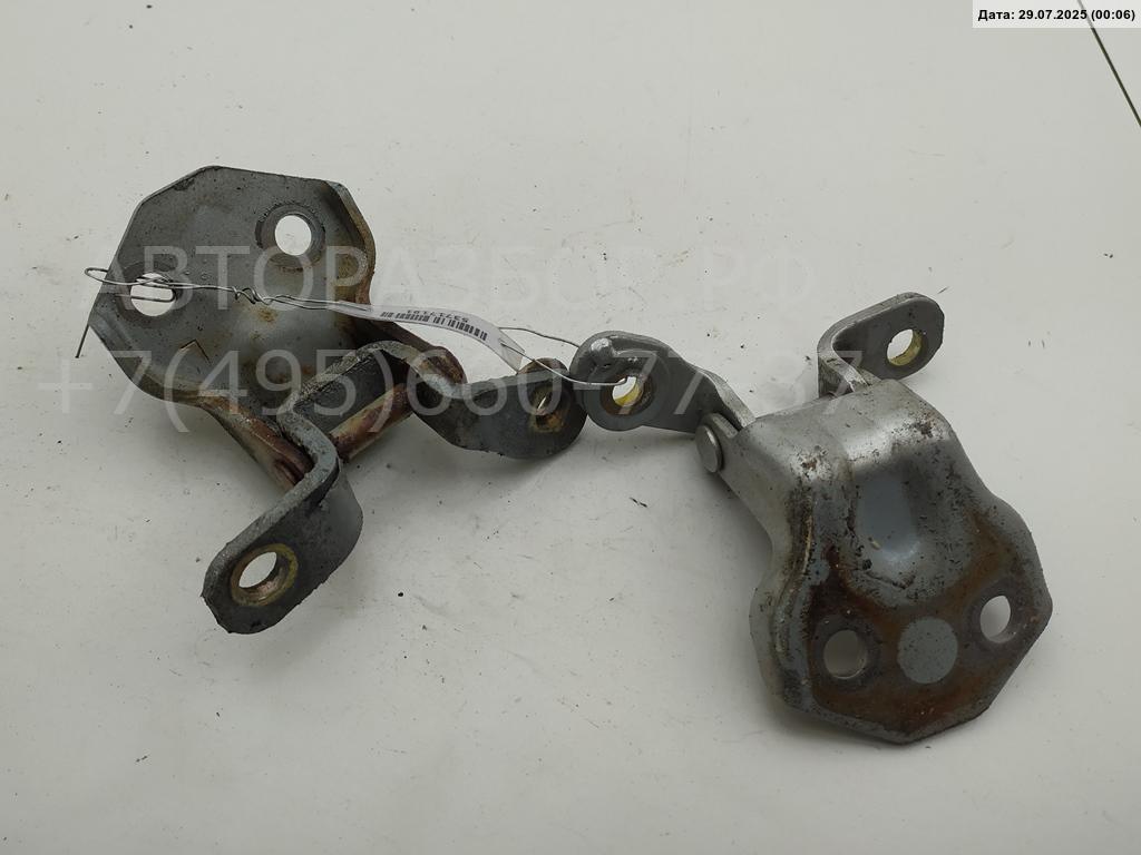 Петля двери