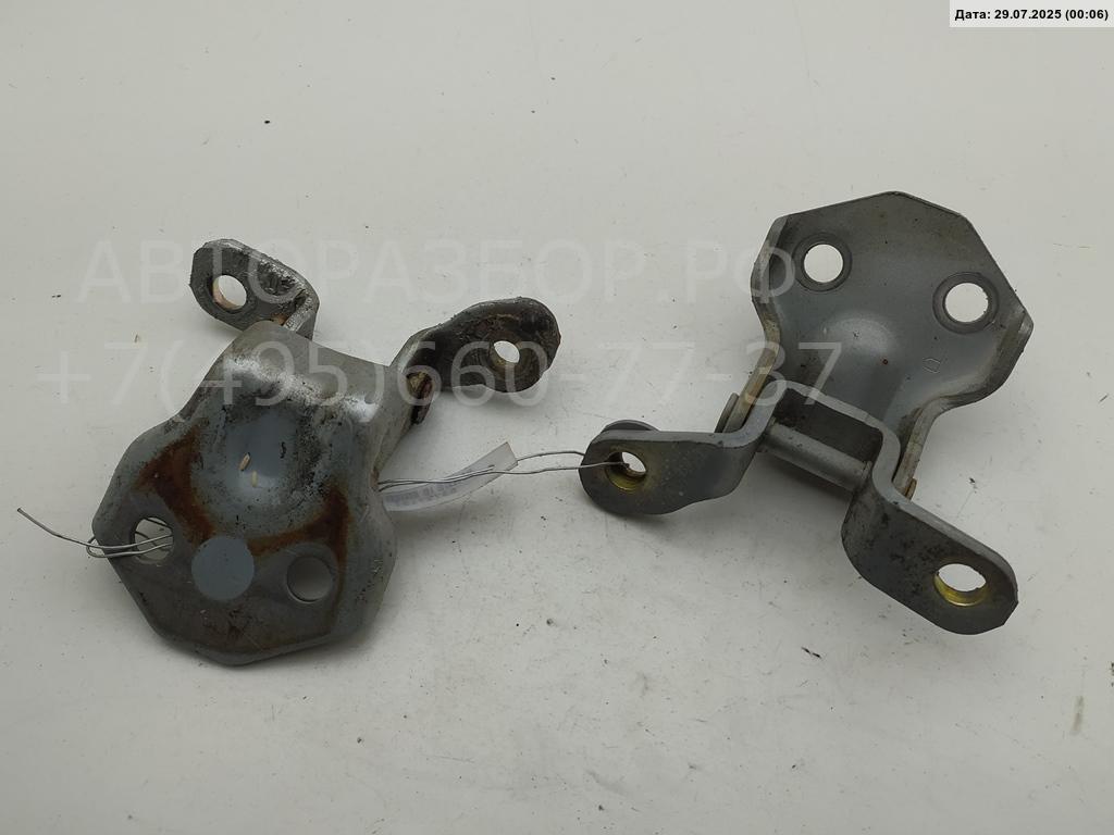 Петля двери