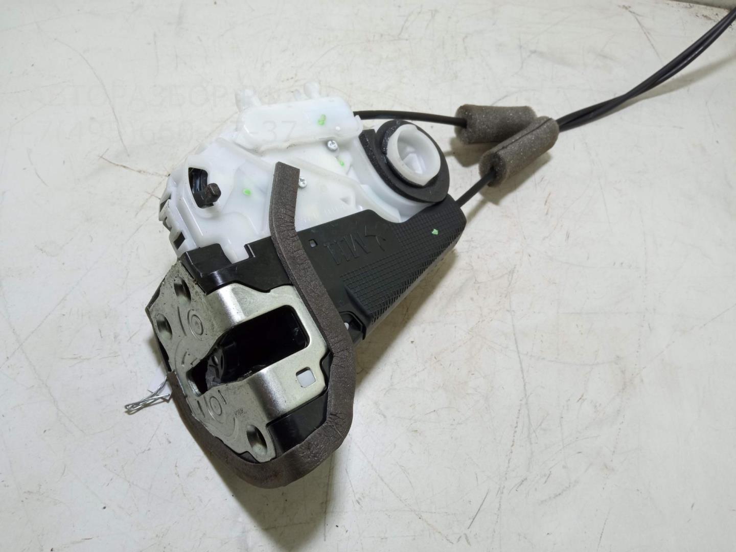 Замок двери задней правой