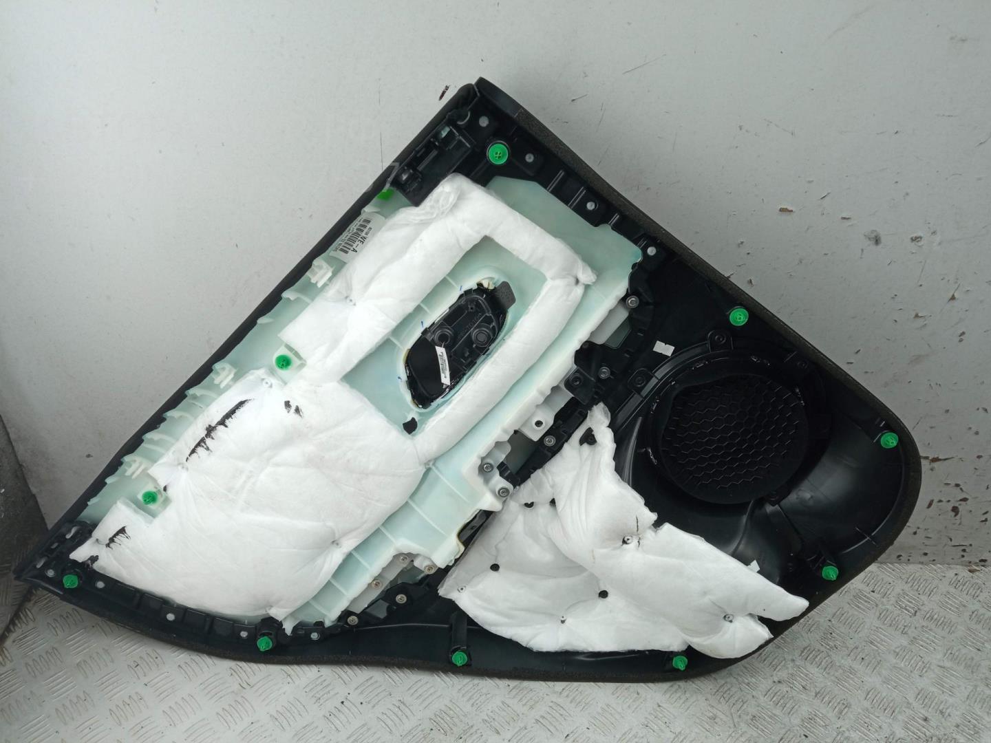 Обшивка двери задней правой