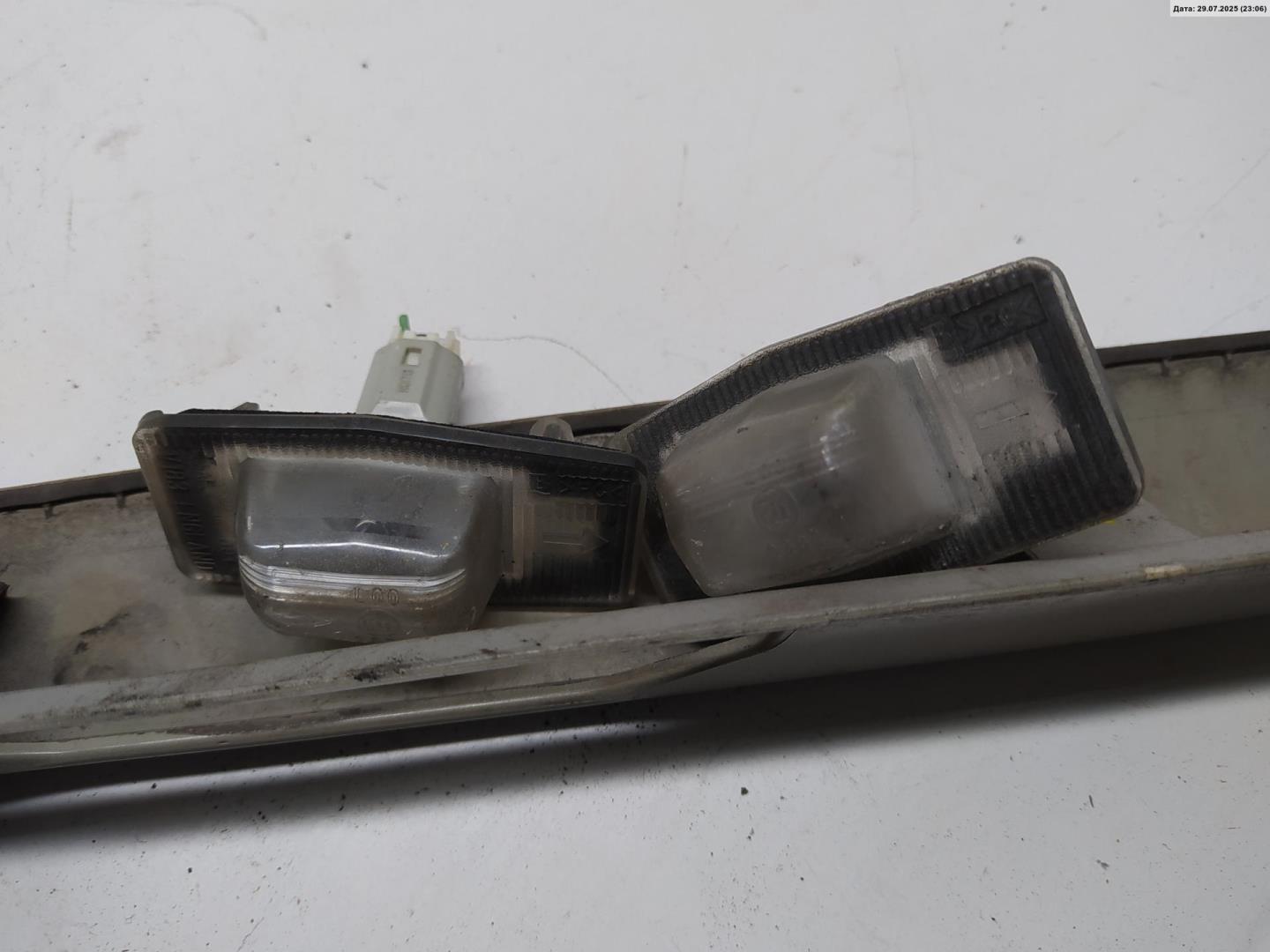 Накладка крышки багажника