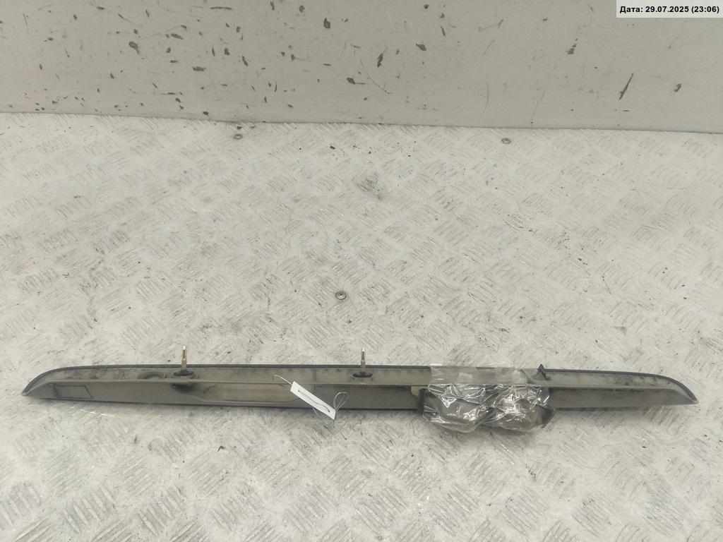 Накладка крышки багажника