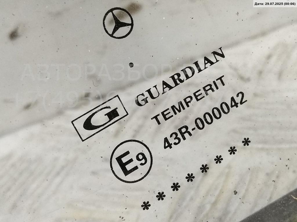 Стекло двери передней правой (форточка)