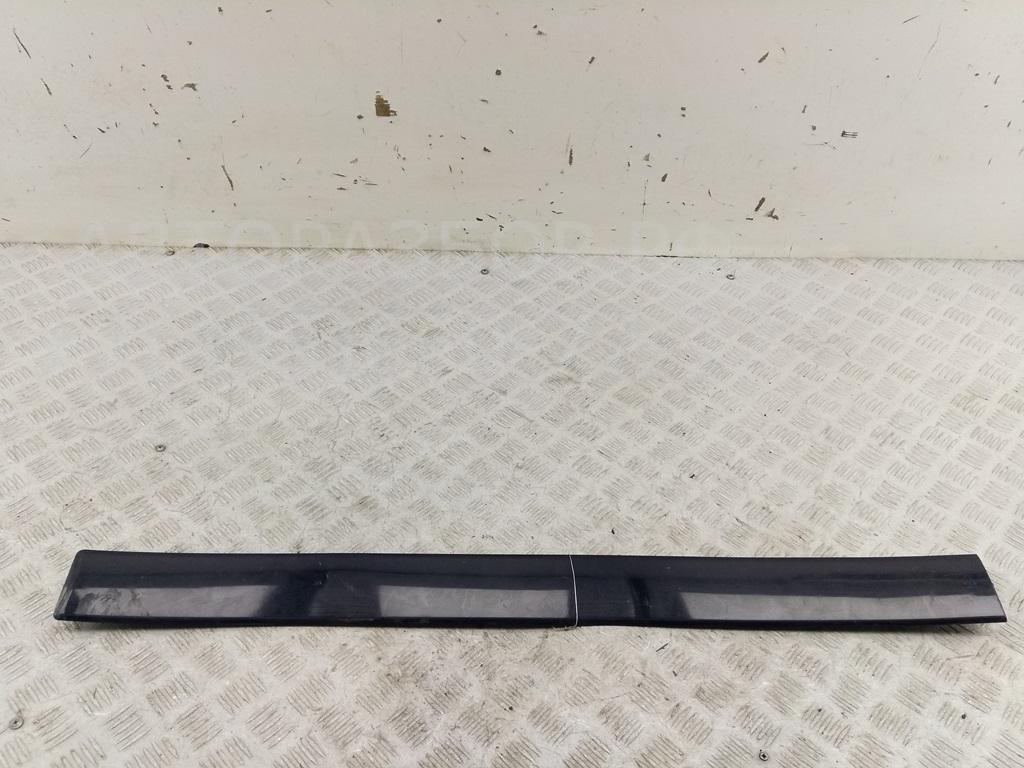 Накладка двери передней правой