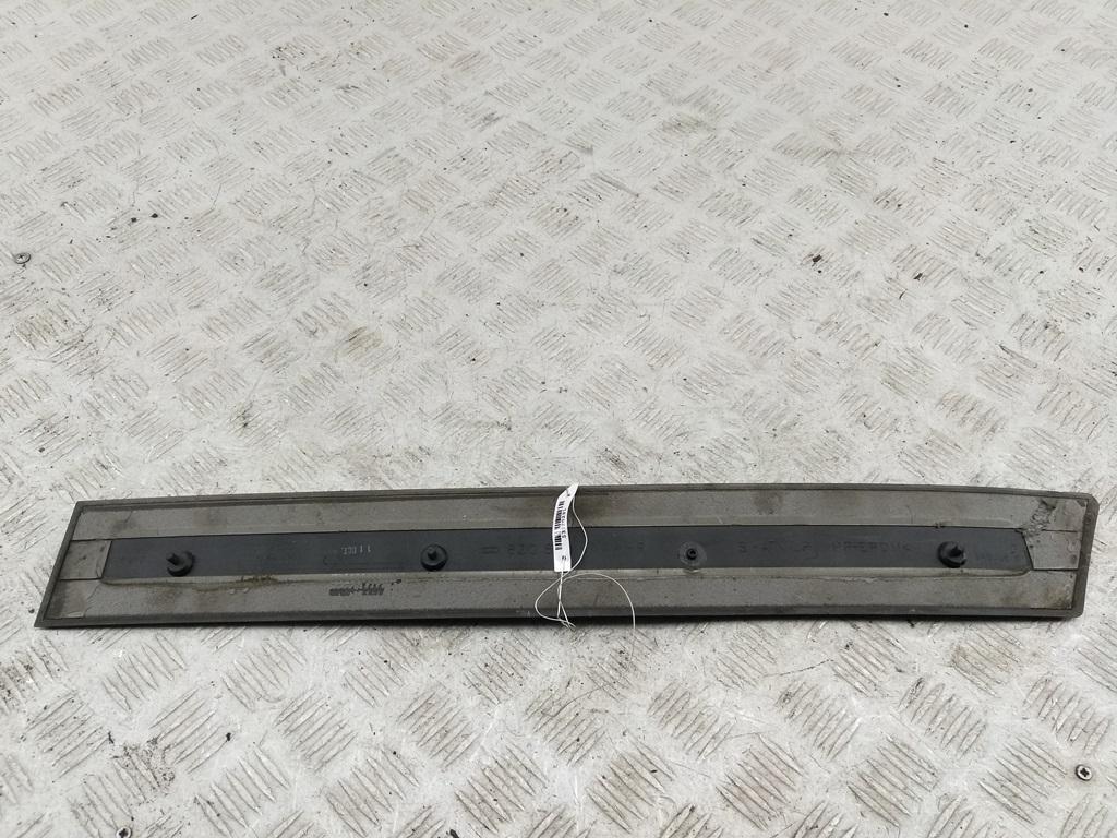 Накладка двери задней правой