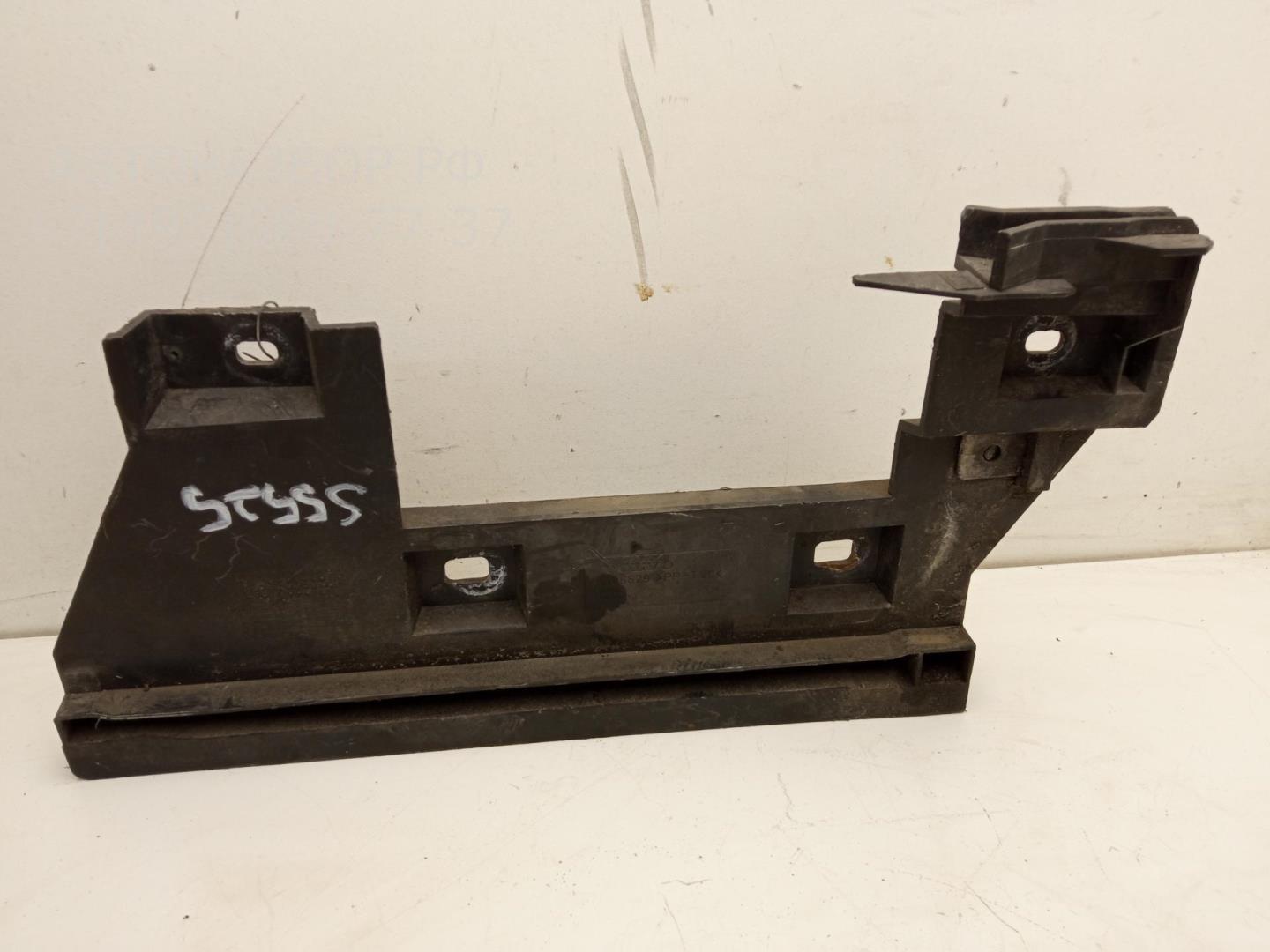 Кронштейн заднего бампера